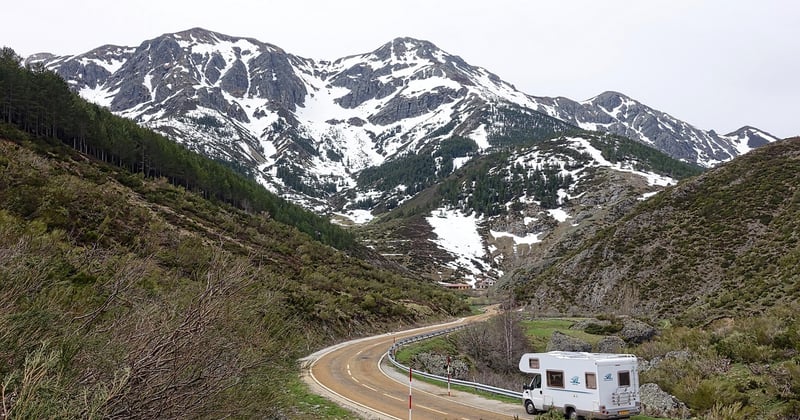 Préparer un road trip en van aménagé en Europe : le guide complet